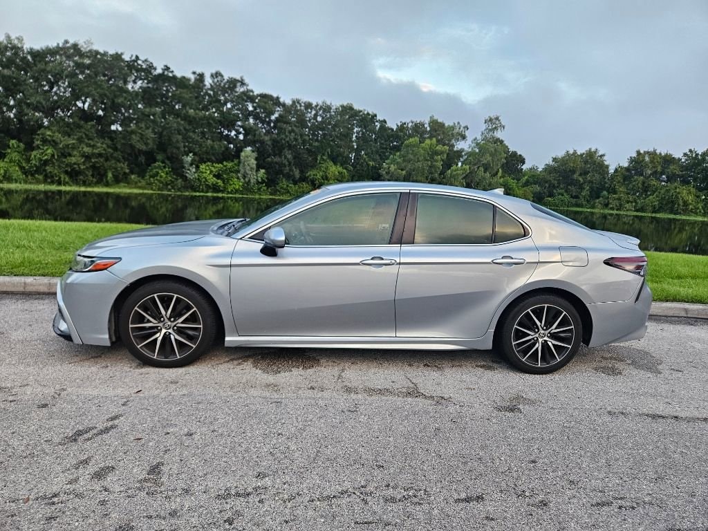 Used 2021 Toyota Camry SE with VIN 4T1G11AK7MU523365 for sale in Orlando, FL