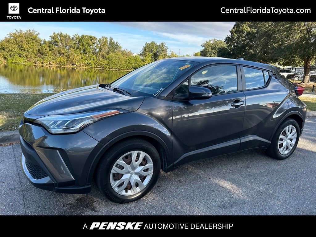 2021 Toyota C-HR LE's photo