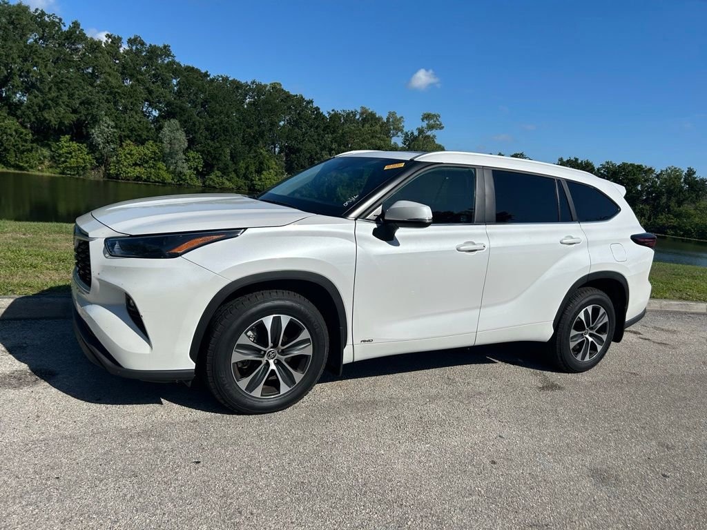 Certified 2025 Toyota Highlander Hybrid XLE SUV