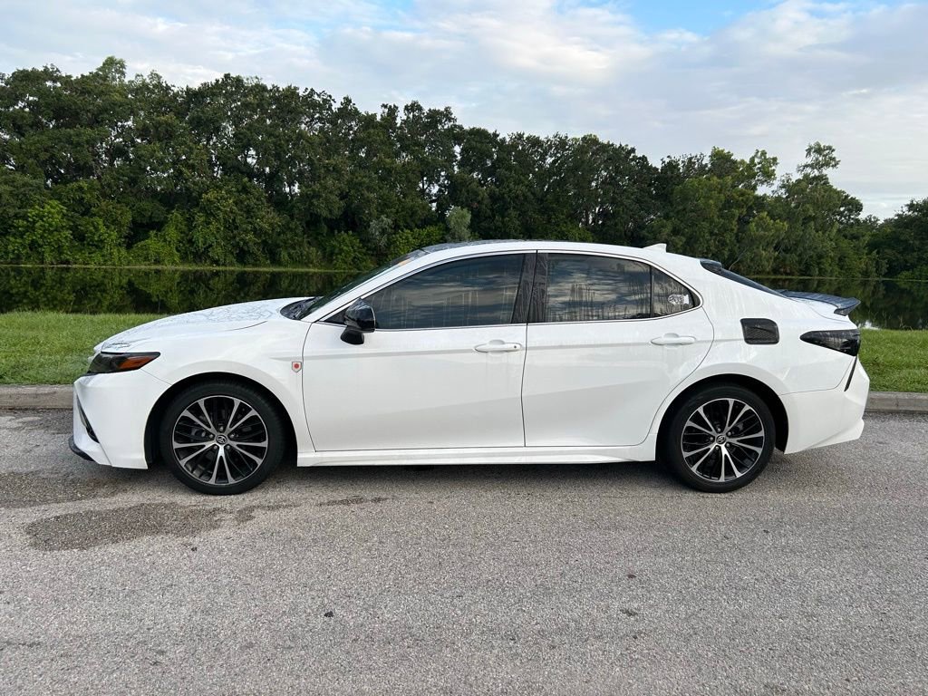 Used 2020 Toyota Camry SE with VIN 4T1G11AK1LU366852 for sale in Orlando, FL