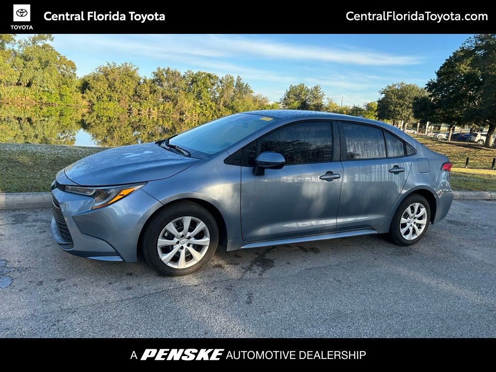 2024 Toyota Corolla LE's photo