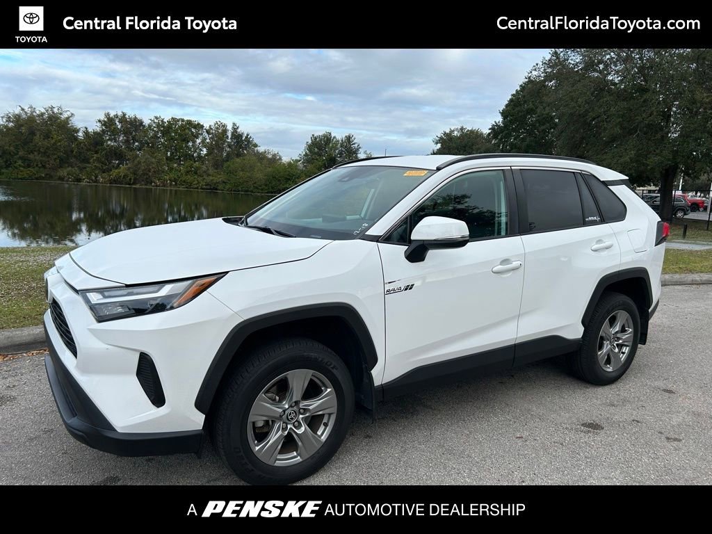 2024 Toyota RAV4 XLE's photo