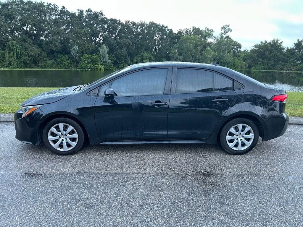 2023 Toyota Corolla LE photo 2