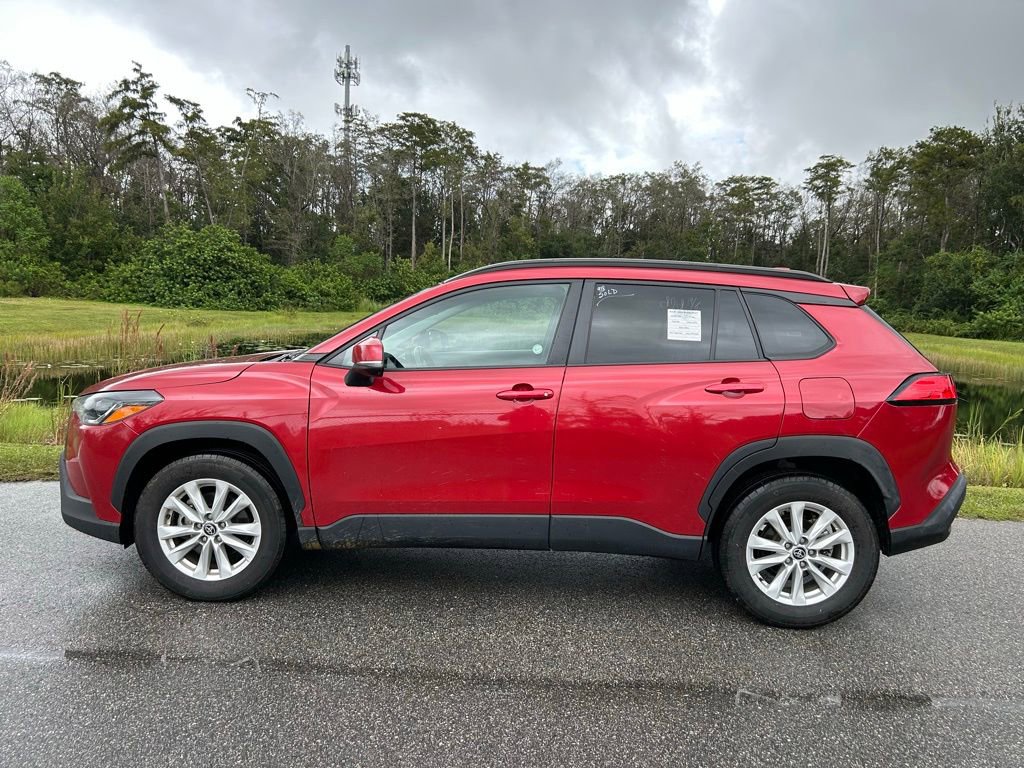 2024 Toyota Corolla Cross LE photo 2