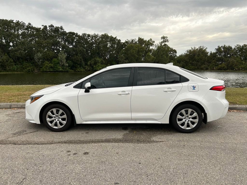2025 Toyota Corolla LE photo 2