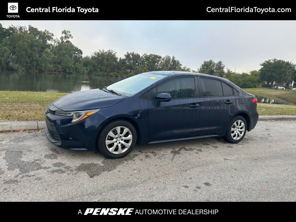 2023 Toyota Corolla LE's photo