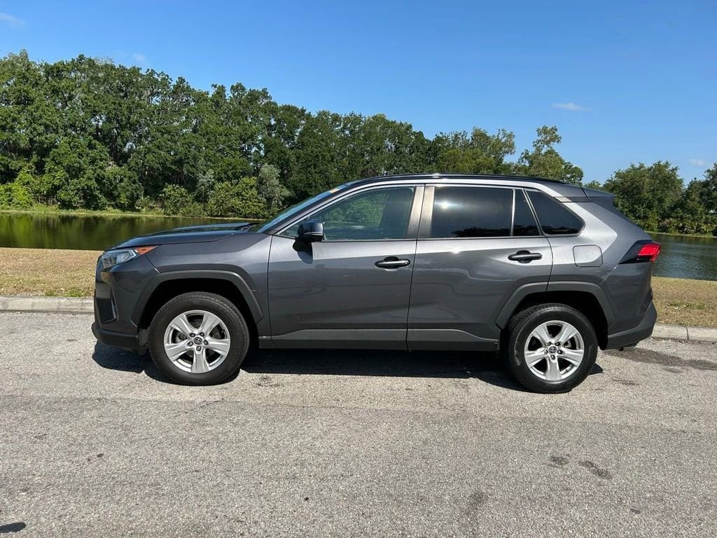 Used 2021 Toyota RAV4 XLE with VIN 2T3W1RFVXMW127337 for sale in Orlando, FL