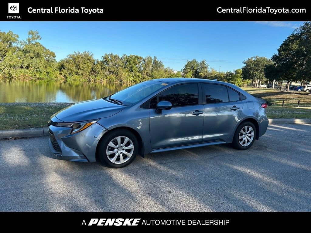 2025 Toyota Corolla LE's photo