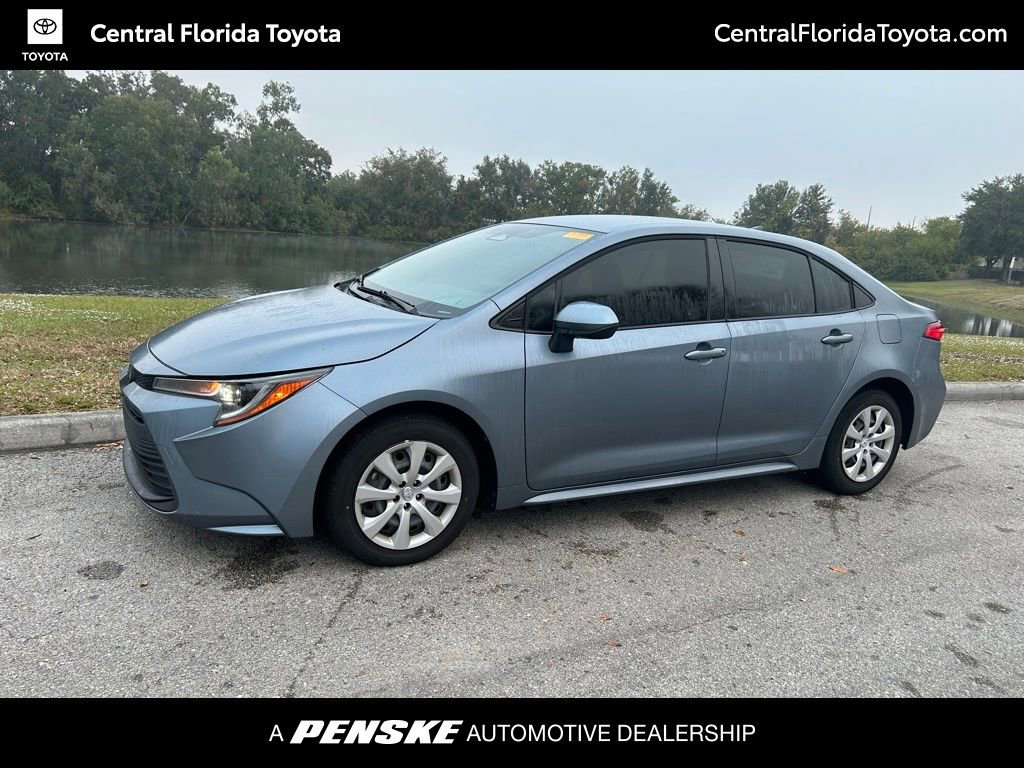 2023 Toyota Corolla LE's photo