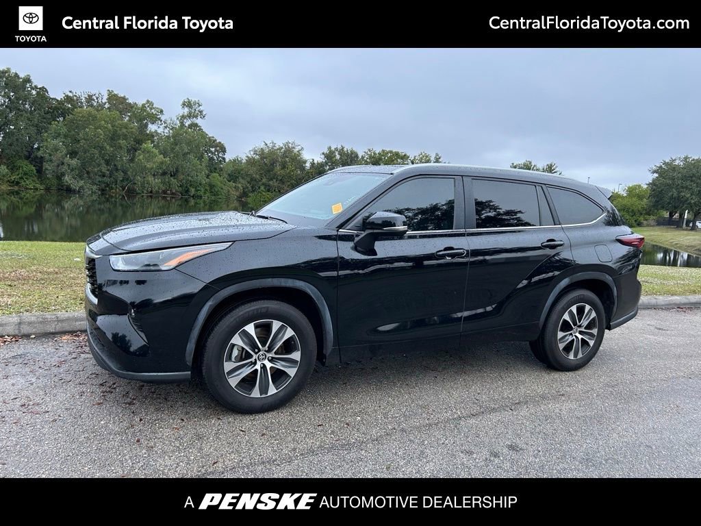 2024 Toyota Highlander XLE's photo