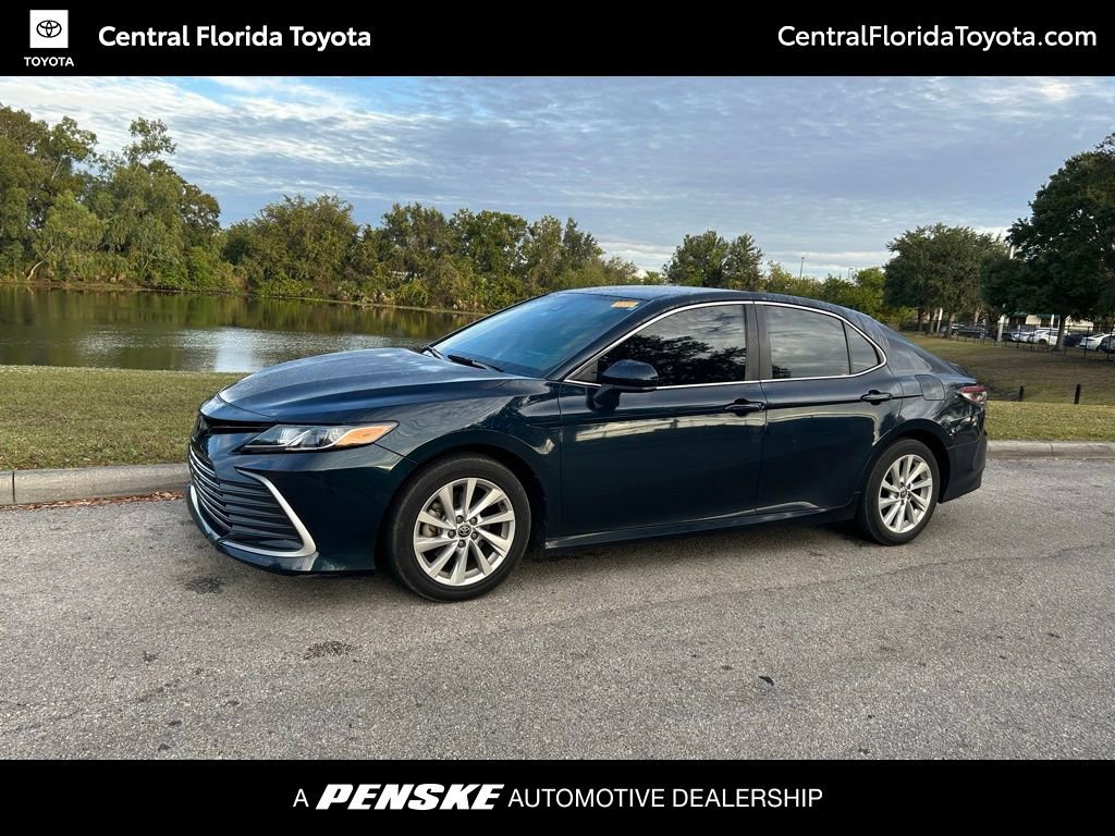 2021 Toyota Camry LE's photo