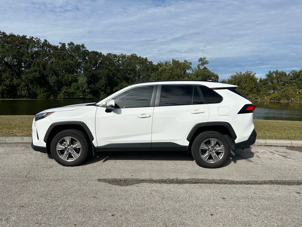 2024 Toyota RAV4 XLE photo 2
