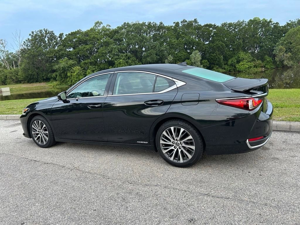 Used 2021 Lexus ES 300h Sedan