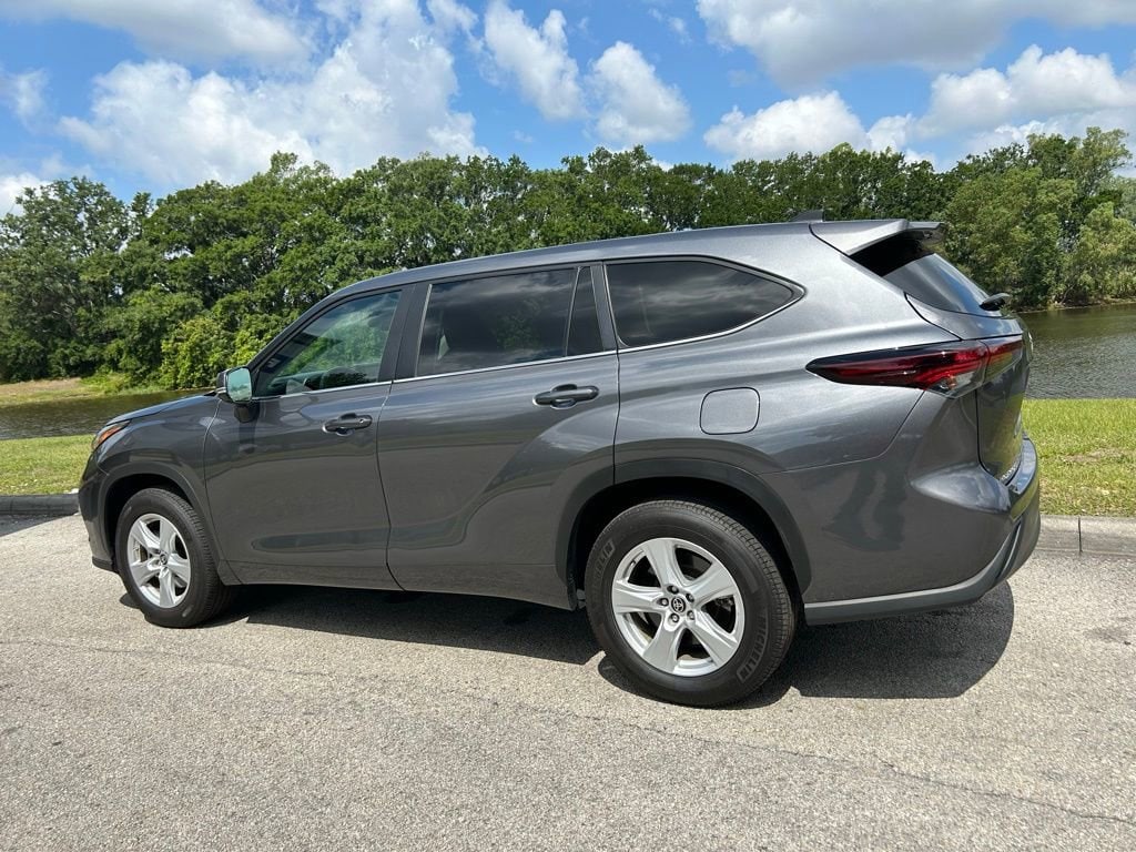 Used 2024 Toyota Highlander LE SUV