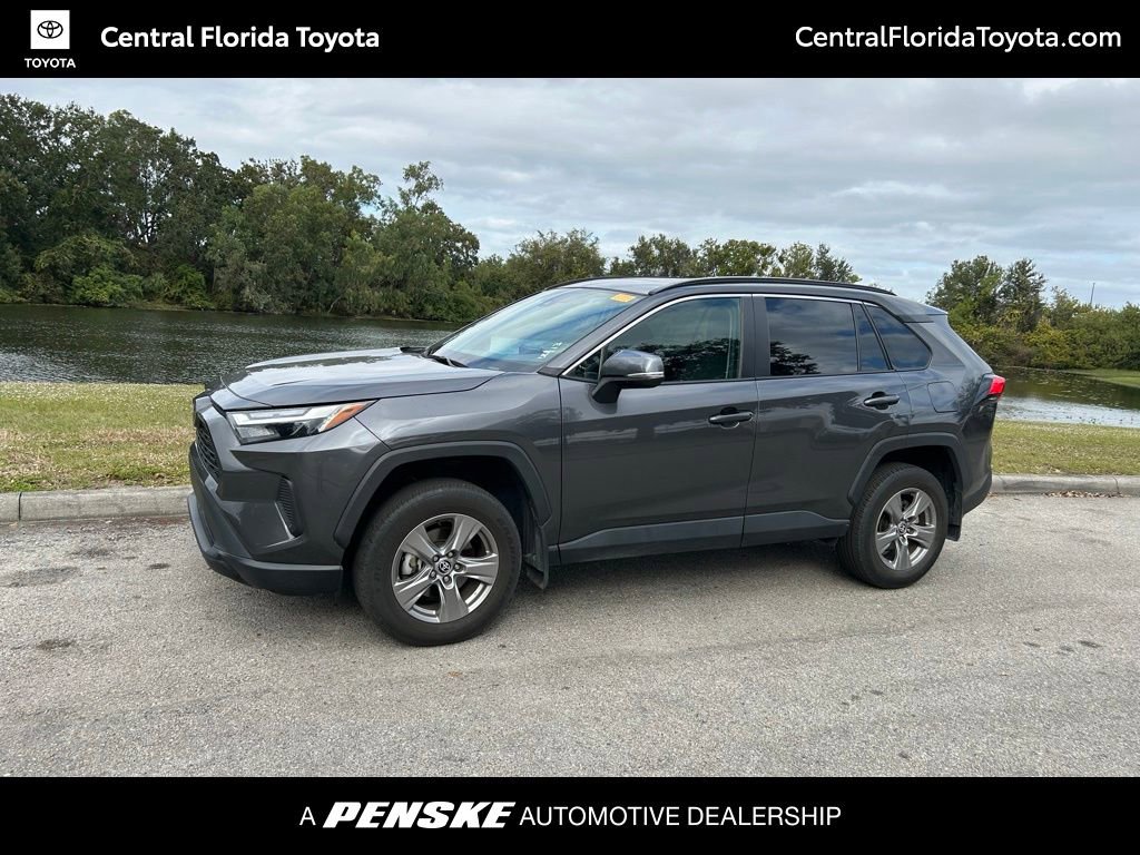 2024 Toyota RAV4 XLE's photo