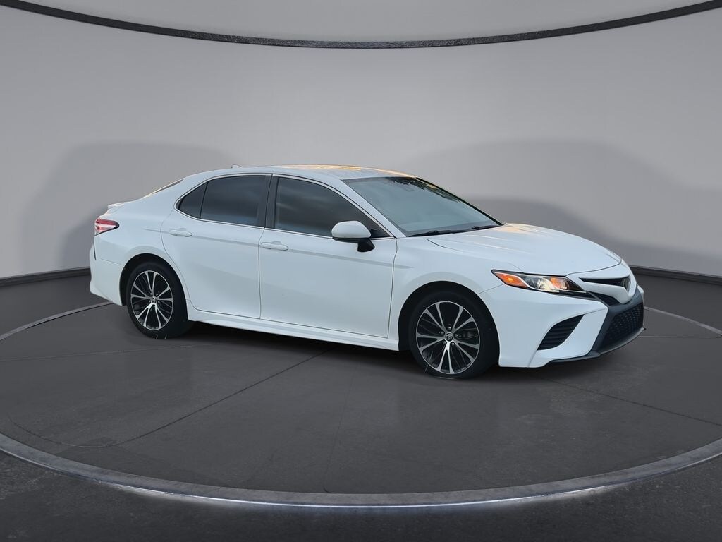 Used 2020 Toyota Camry SE Sedan