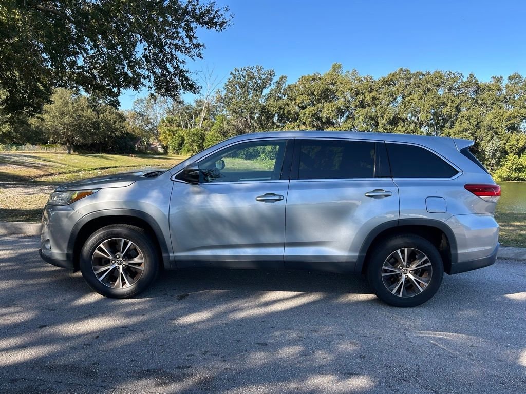 Used 2019 Toyota Highlander LE SUV