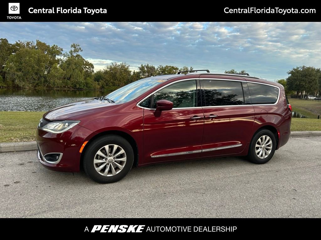 2019 Chrysler Pacifica Touring L's photo