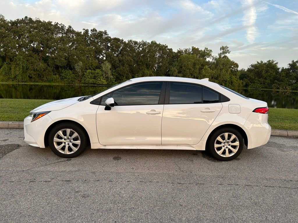 2024 Toyota Corolla LE photo 2