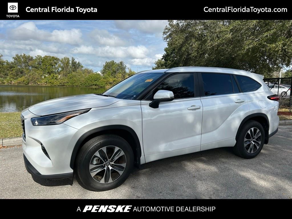 2025 Toyota Highlander XLE's photo