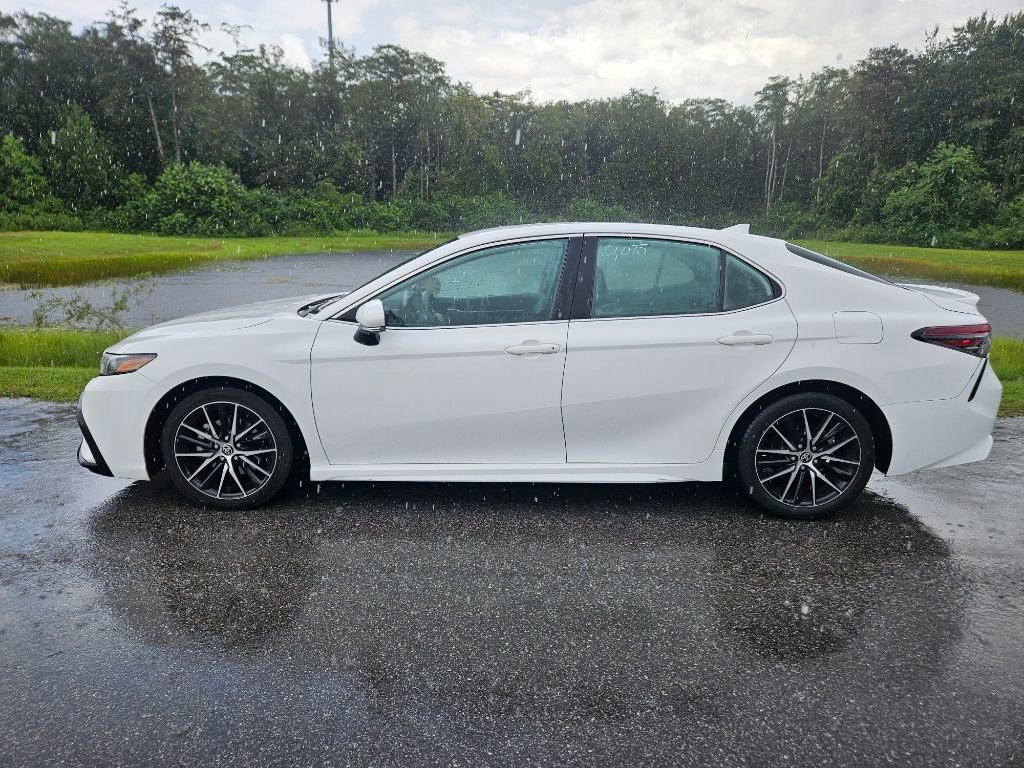 Used 2022 Toyota Camry SE with VIN 4T1G11AK5NU673864 for sale in Orlando, FL