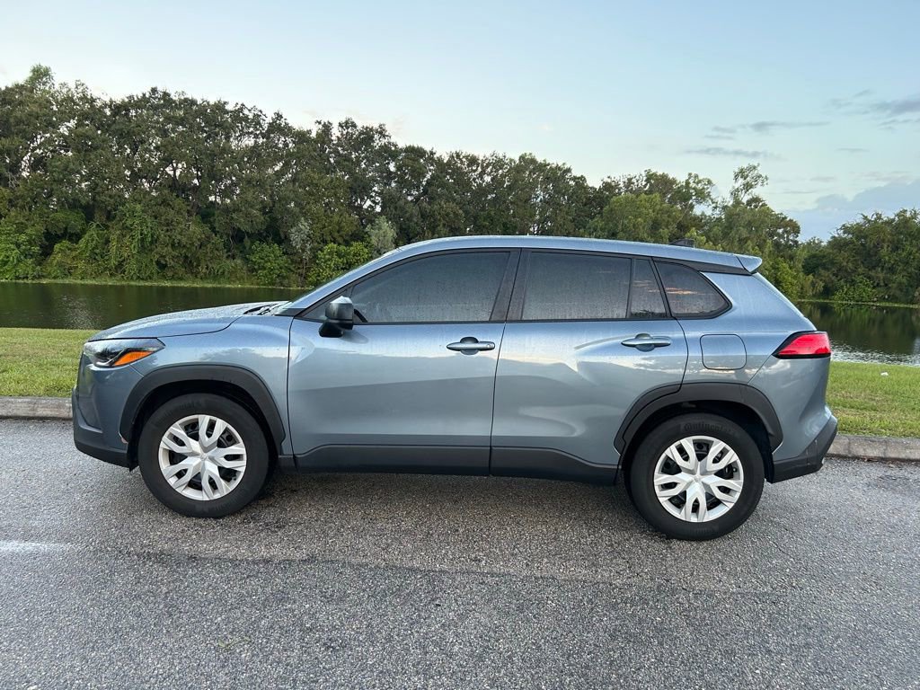 2023 Toyota Corolla Cross L photo 2