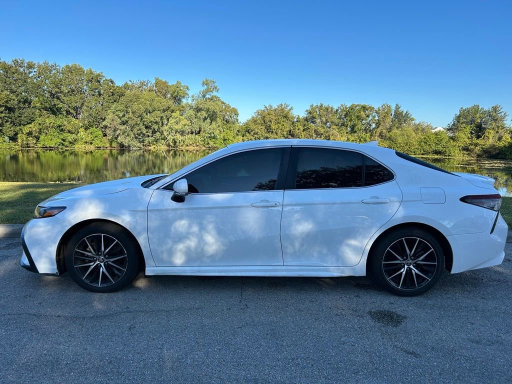 2023 Toyota Camry SE photo 2