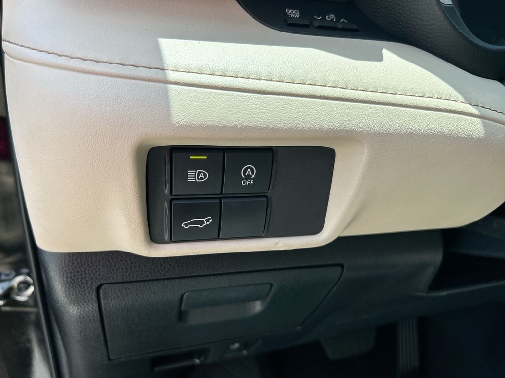 2023 Toyota Highlander XLE - Photo 14