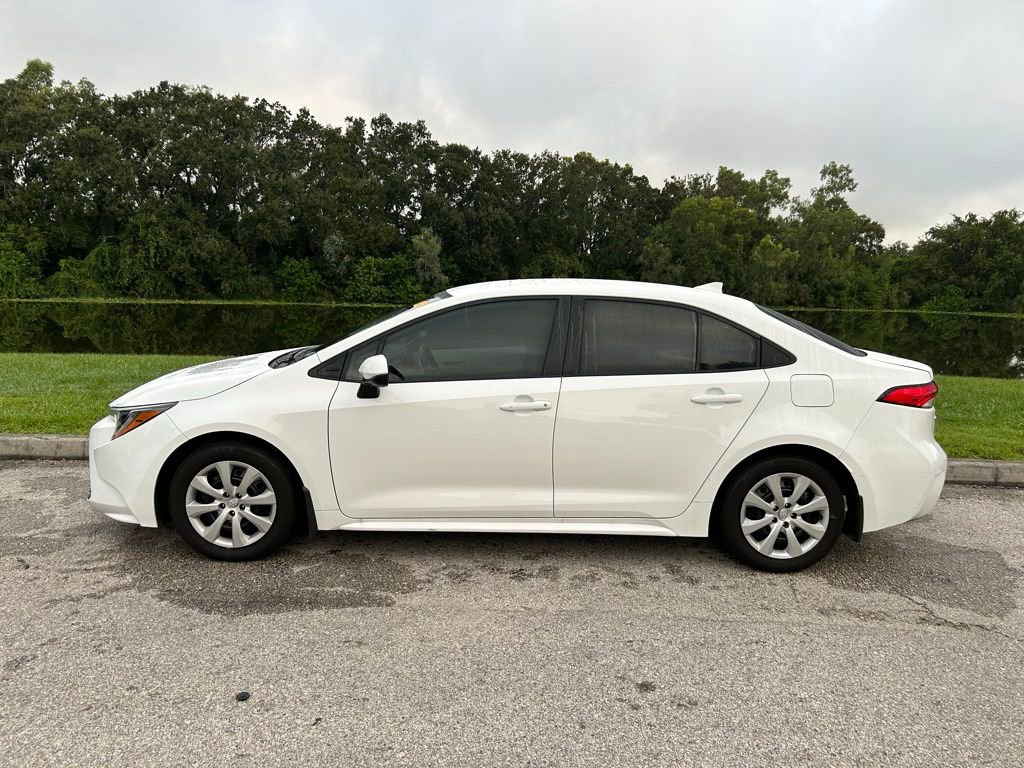 2025 Toyota Corolla LE photo 2