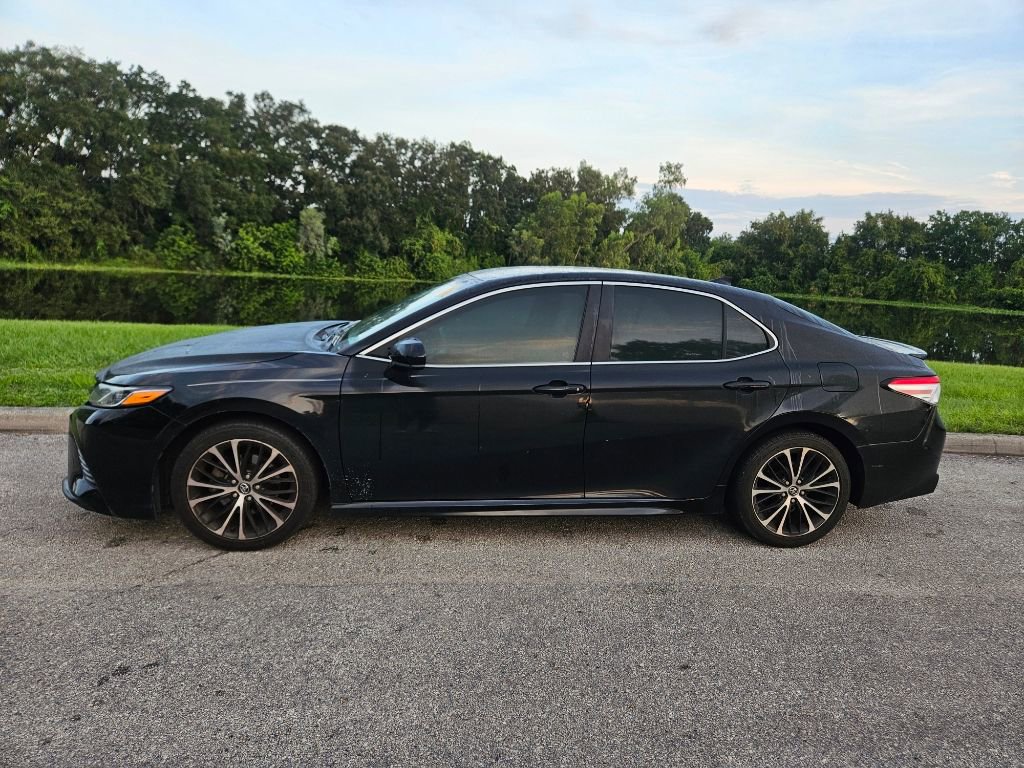 Used 2020 Toyota Camry SE with VIN 4T1G11AK5LU354400 for sale in Orlando, FL