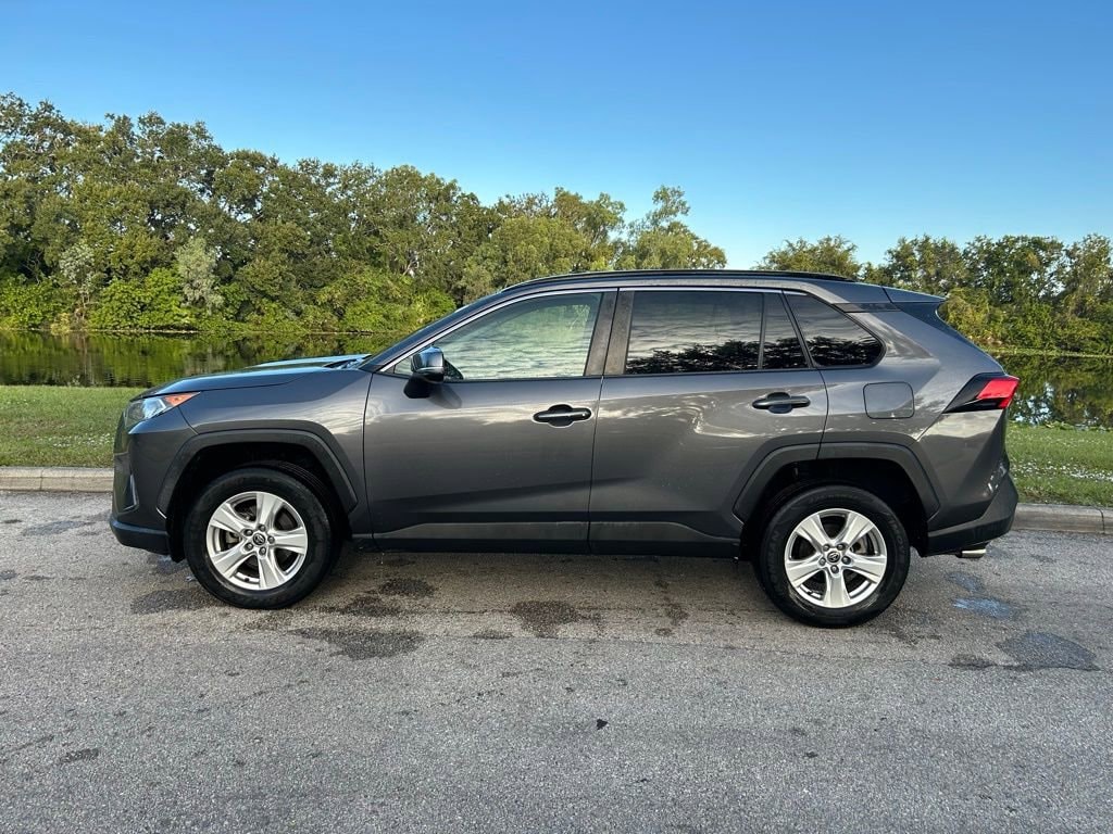 Used 2021 Toyota RAV4 XLE with VIN 2T3P1RFV8MW186214 for sale in Kansas City