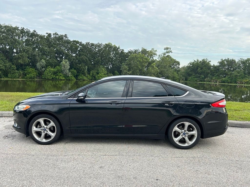 Used 2015 Ford Fusion SE Sedan