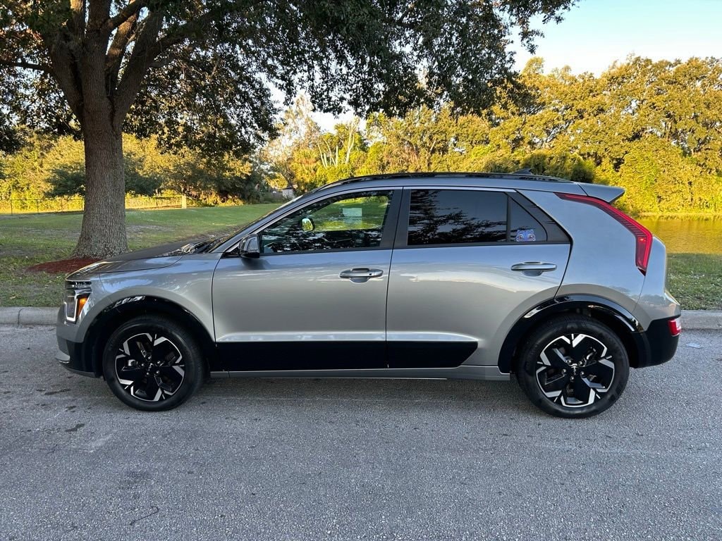 Used 2023 Kia Niro Wind with VIN KNDCR3L16P5048737 for sale in Orlando, FL