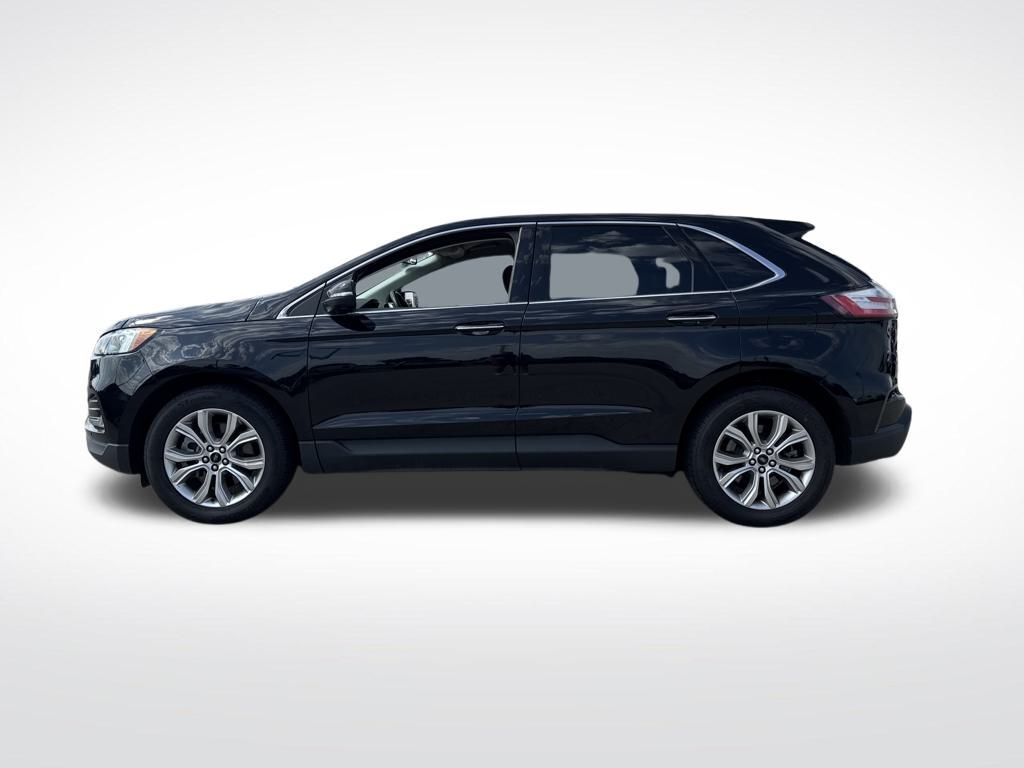 2024 Ford Edge Titanium photo 2