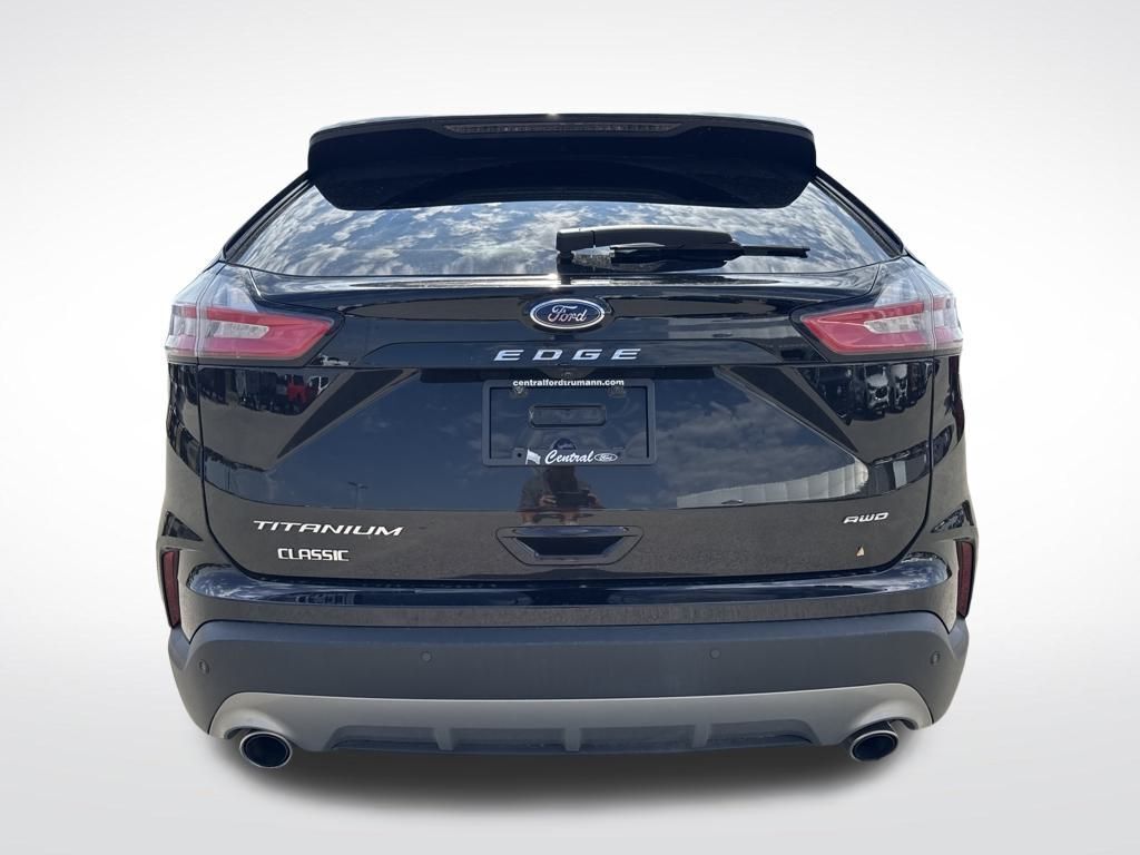 2024 Ford Edge Titanium photo 4