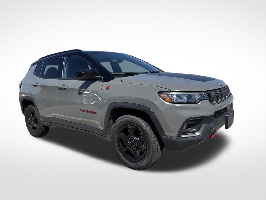 2024 Jeep Compass Trailhawk photo 2