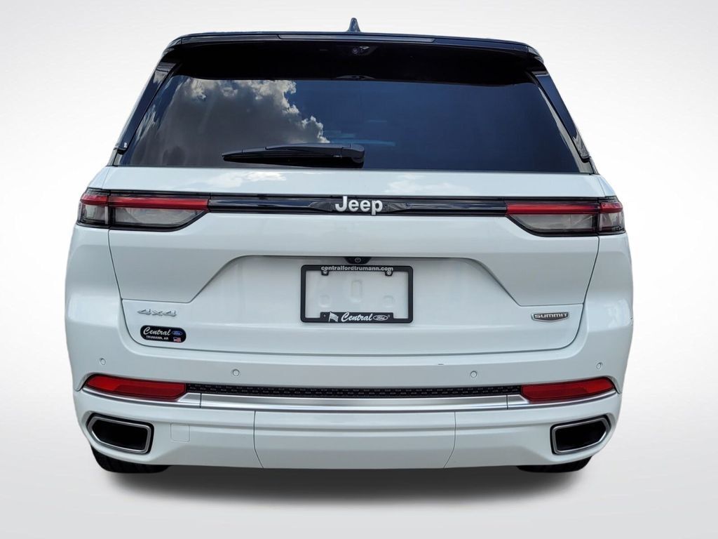 2024 Jeep Grand Cherokee Summit photo 4