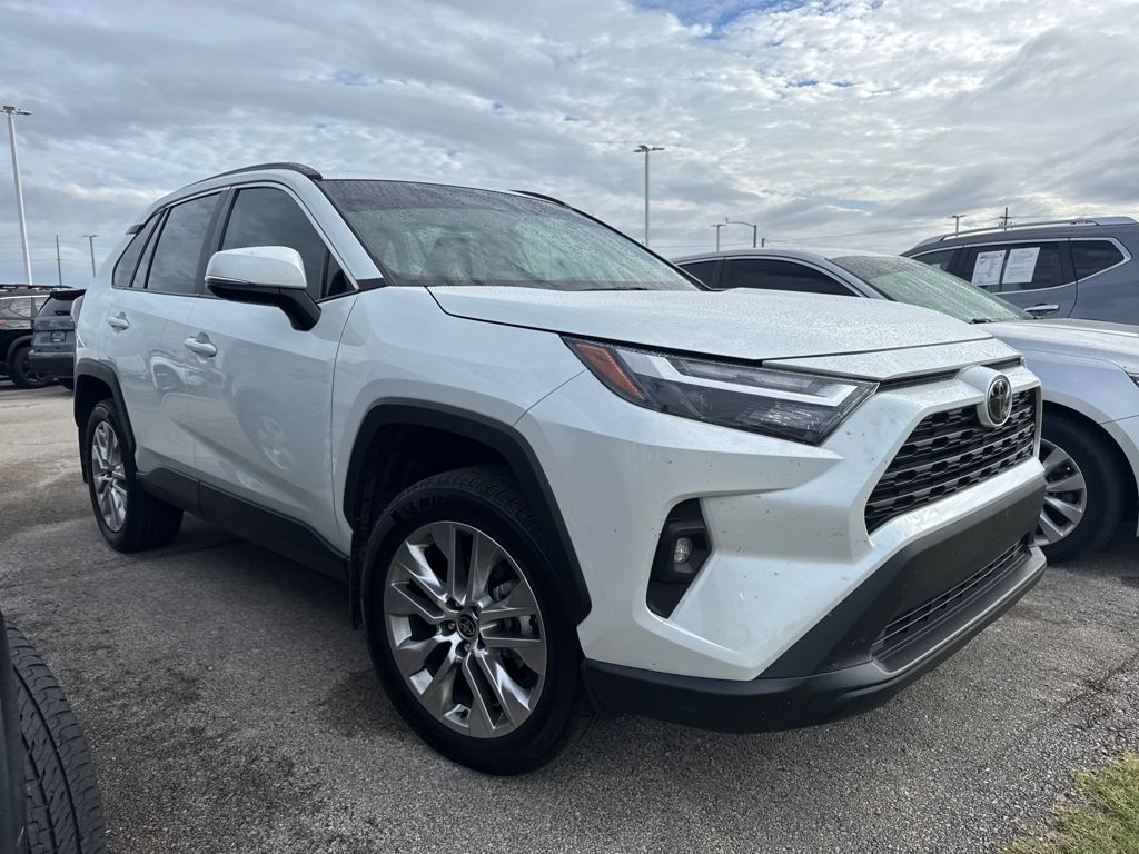 2024 Toyota RAV4 XLE Premium photo 3