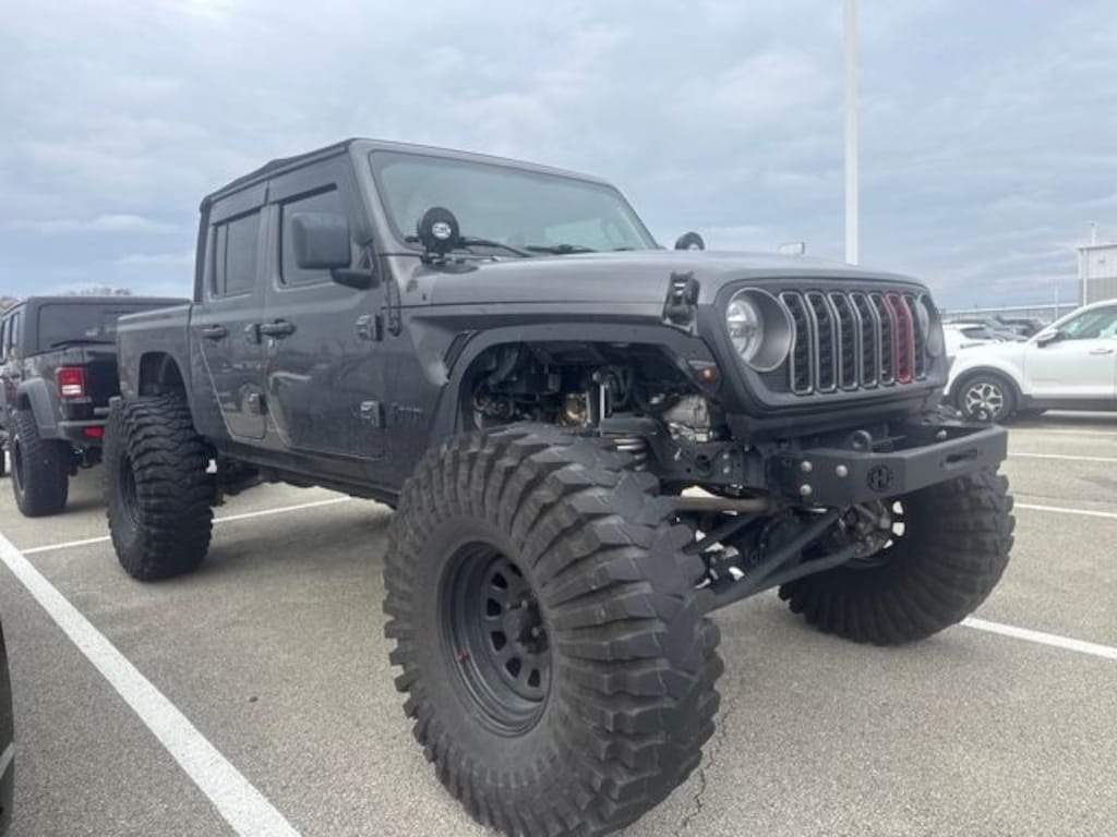 Used 2020 Jeep Gladiator Overland Truck Crew Cab