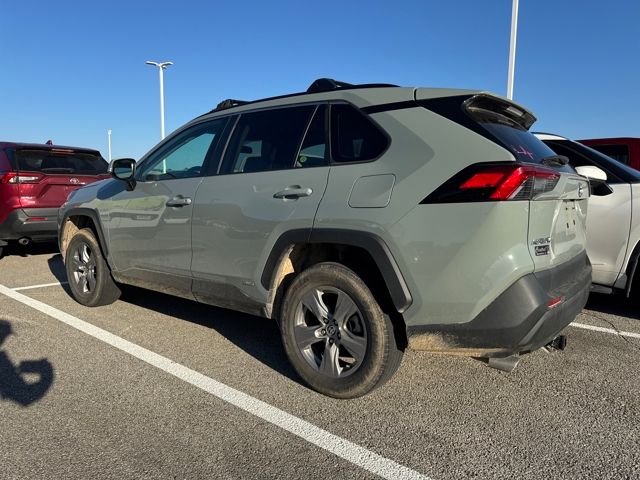 2022 Toyota RAV4 Hybrid XLE photo 3