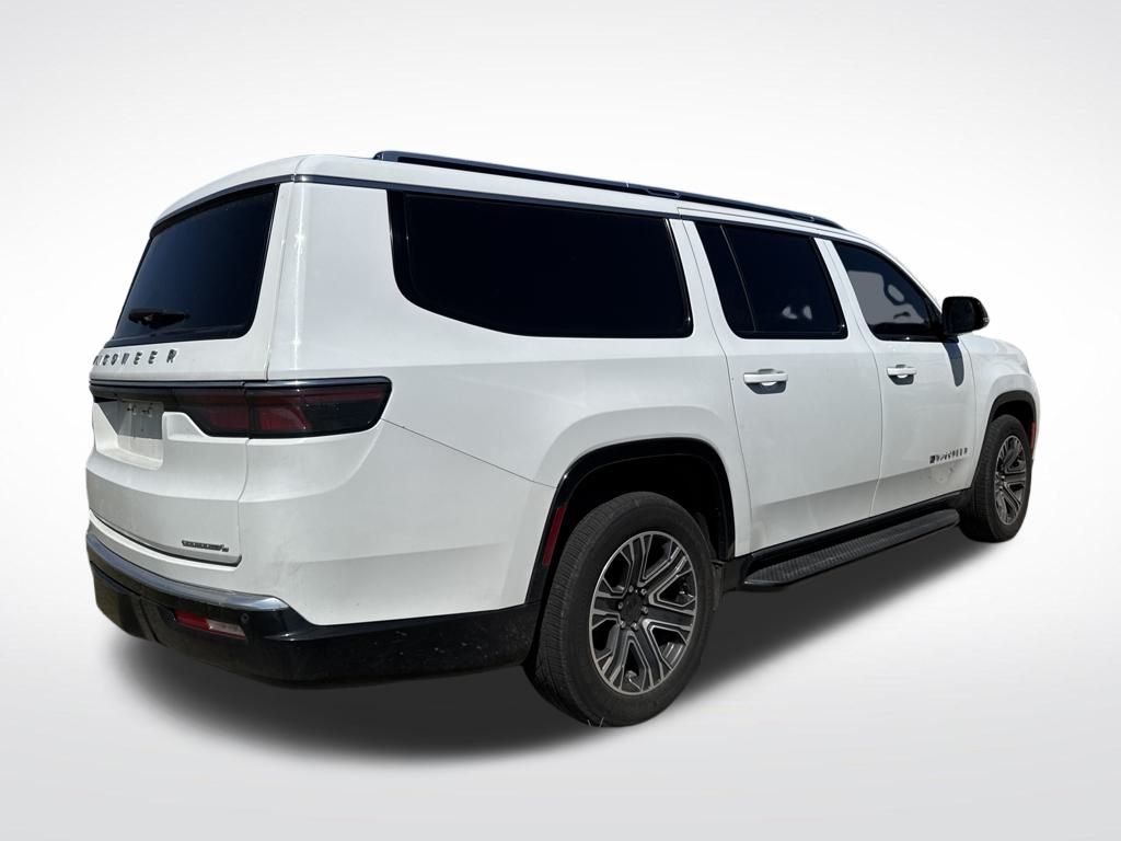 2023 Jeep Wagoneer L Series II photo 2
