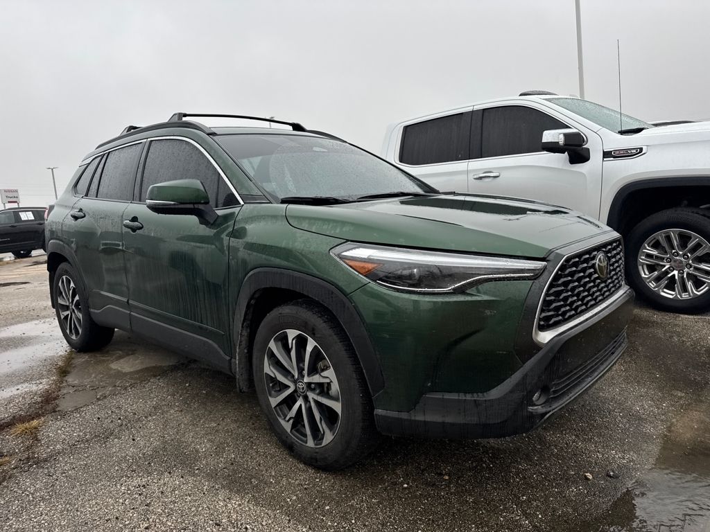 2024 Toyota Corolla Cross XLE photo 3