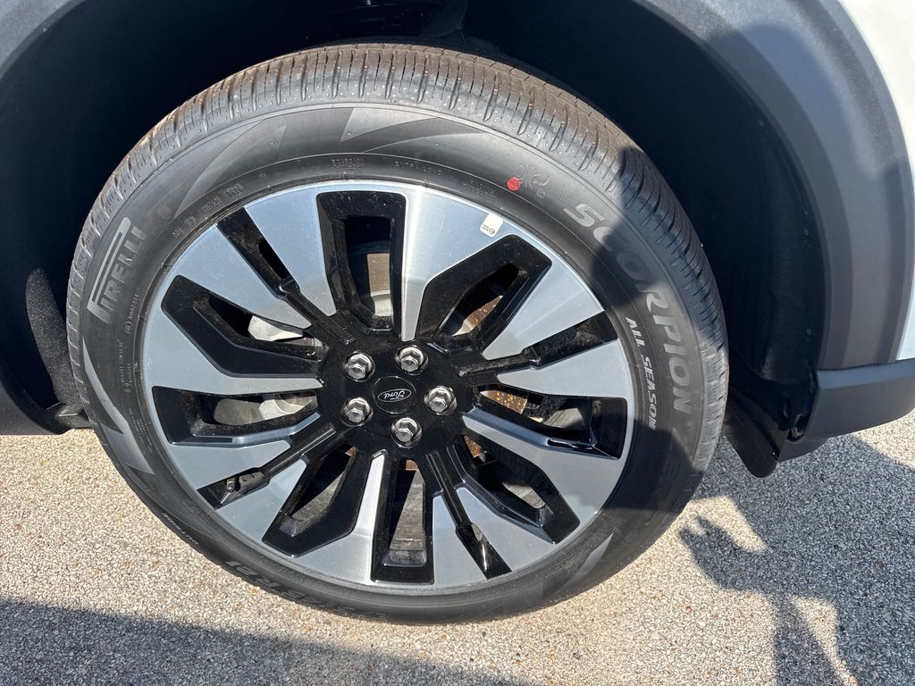 2026 Ford Explorer Platinum - Photo 4