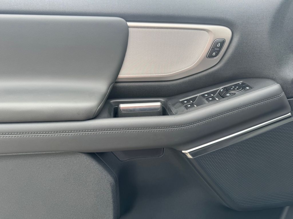 2026 Ford Expedition Active - Photo 17