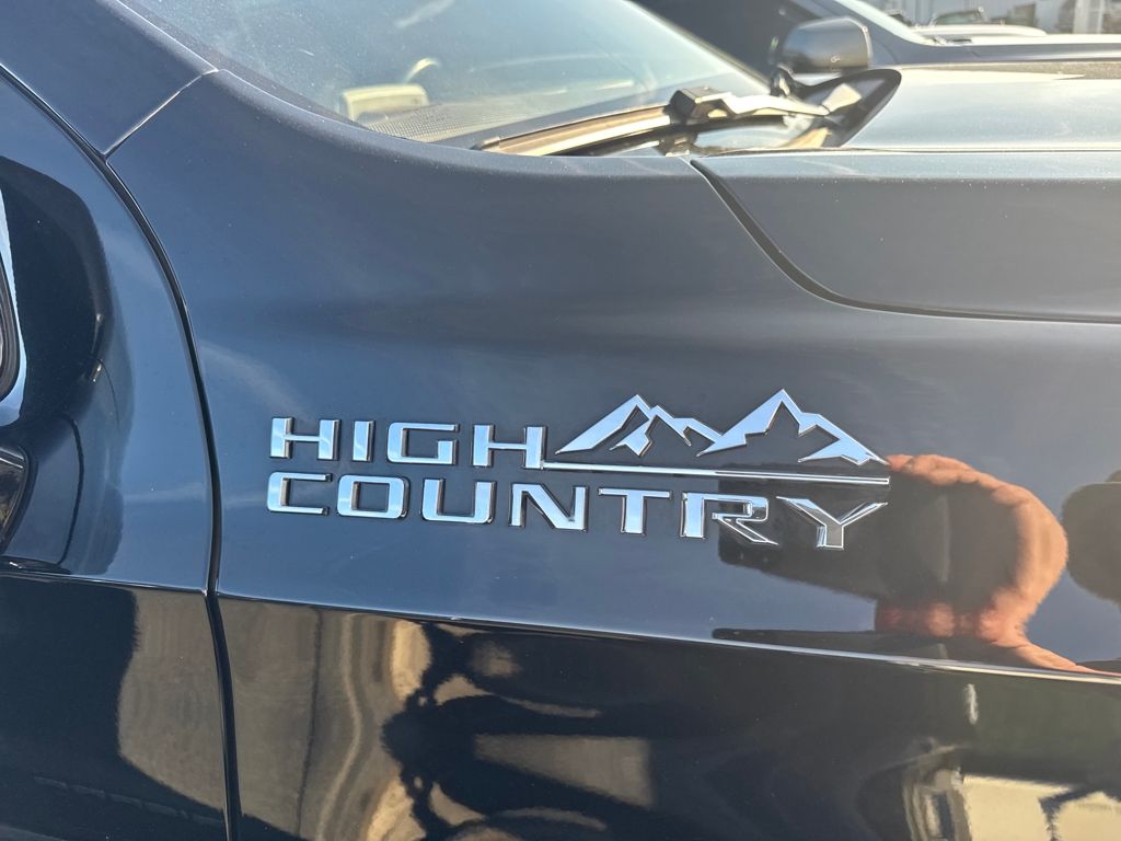 2022 Chevrolet Tahoe High Country photo 3