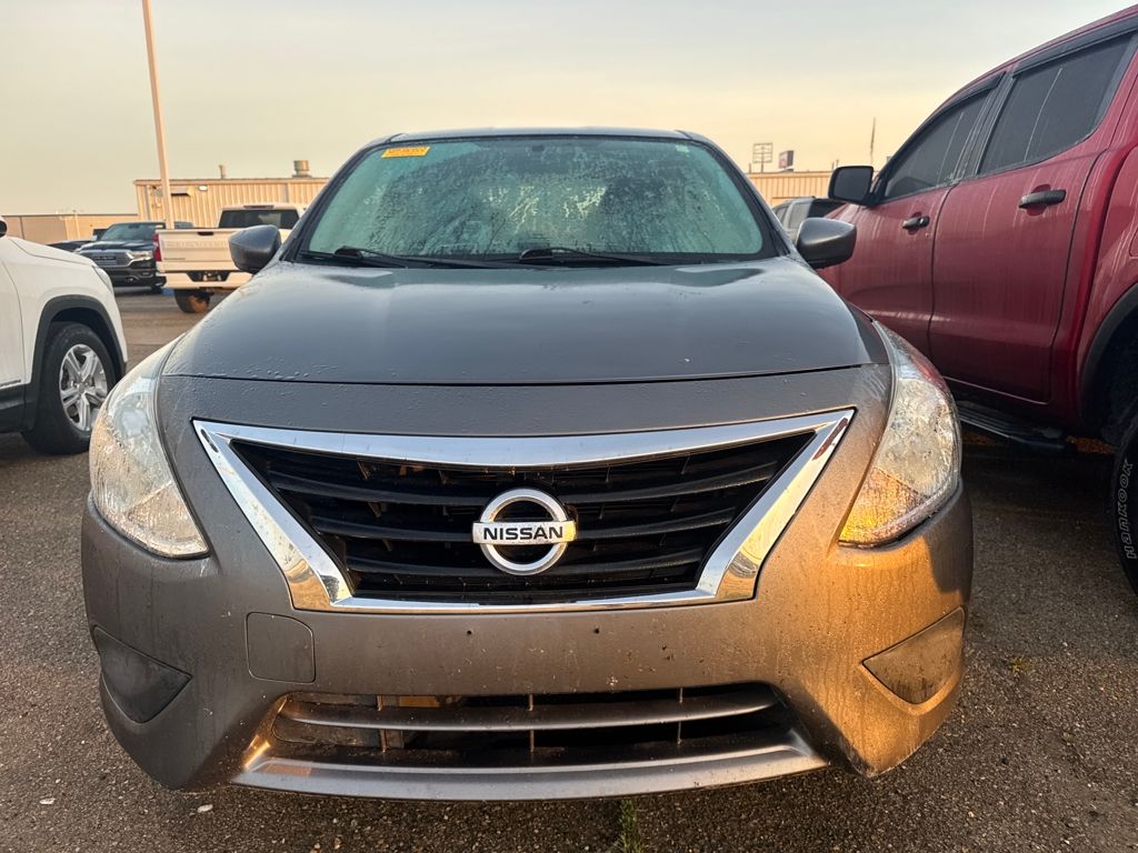 2018 Nissan Versa 1.6 Plus photo 2