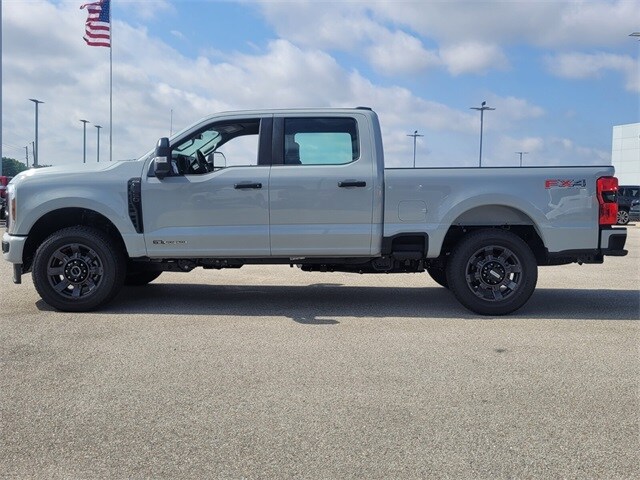 2025 Ford F-250 photo 3