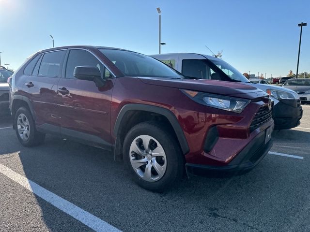 2022 Toyota RAV4 LE photo 3