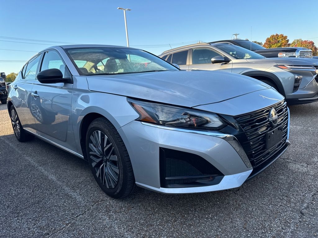 2023 Nissan Altima 2.5 SV photo 2