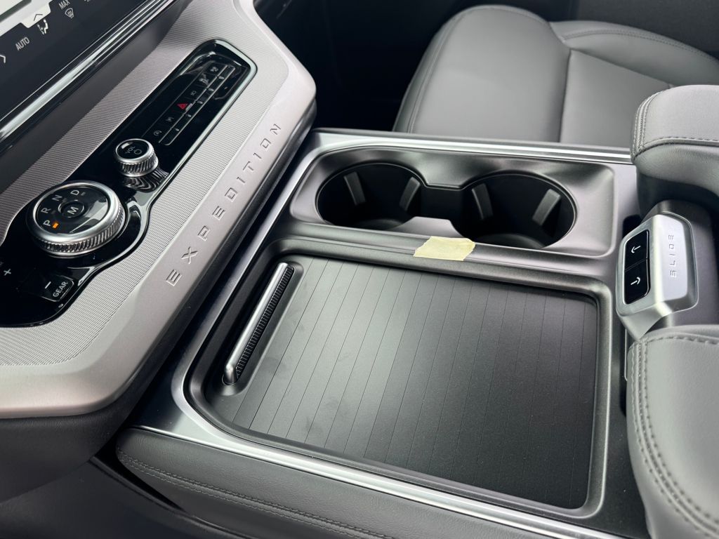 2026 Ford Expedition Active - Photo 16